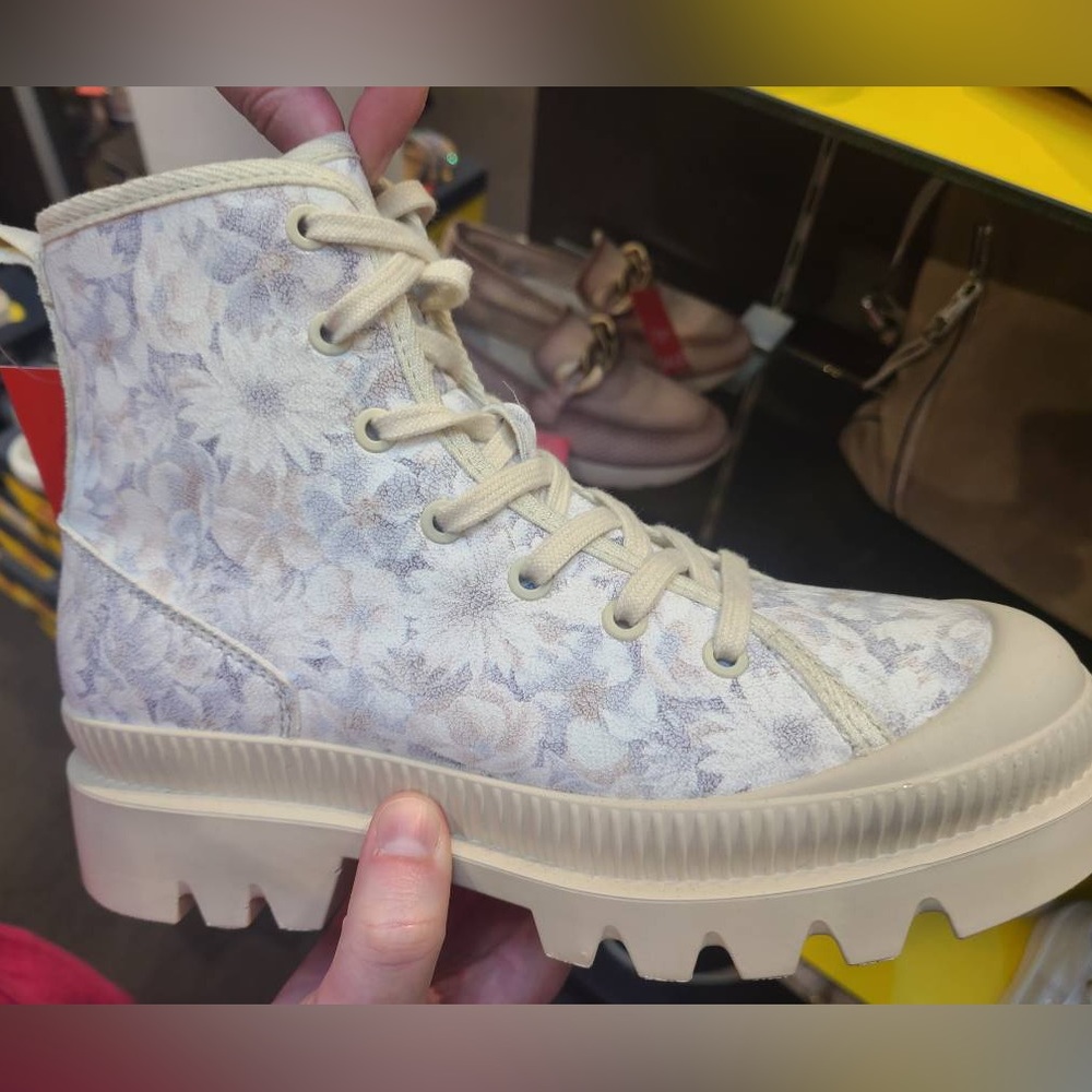 ISO Salamander Stormie Boot - NOT FOR SALE!
